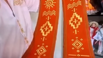Artesanos de Monsefú confeccionaron una estola completamente a mano como homenaje al papa León XIV - Créditos: Captura de pantalla de Exitosa.