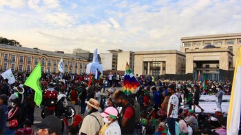 Cerca de 8.000 mingueros se