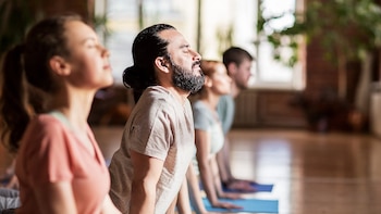 ¿Puede el yoga calmar un intestino gruñón?