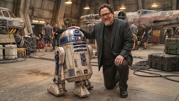 Jon Favreau habló cobre su reencuentro con R2-D2 en Star Wars: “Me emocioné tanto que tuve que dejar el set”