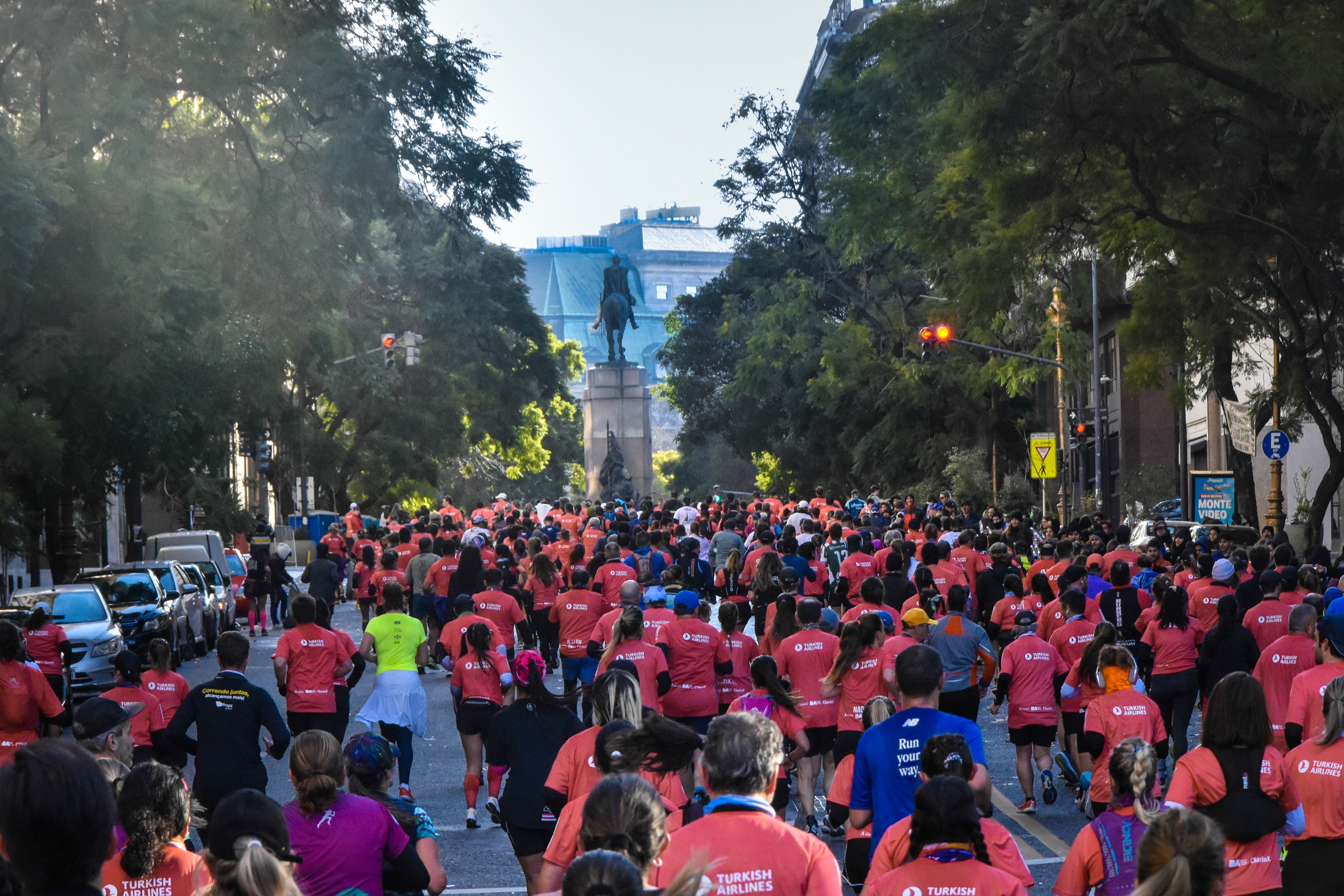 Otra de las postales de los 21K de Buenos Aires 2024 (Gentileza Fotorun para Carreras y Maratones Ñandu)