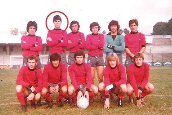 El Astro de la TV, ya como un espigado zaguero en Defensores de Belgrano