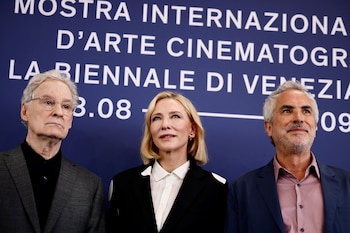 Alfonso Cuarón se suma al proyecto de Ravenloft después de su trabajo en Disclaimer, miniserie de Apple TV+ protagonizada por Cate Blanchett, Kevin Kline, Sacha Baron Cohen y Kodi Smit-McPhee. REUTERS/Yara Nardi