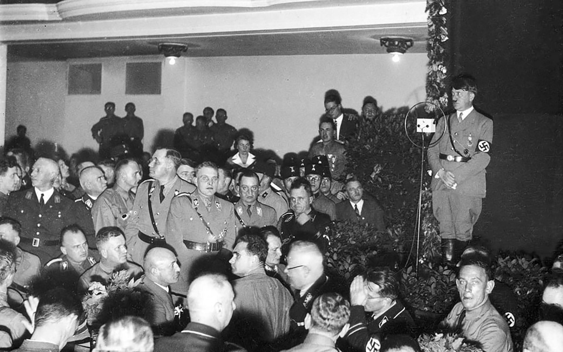 Cuando Hitler recibió la sentencia que lo llevó a la cárcel, donde escribiría el libro que sería la base de su plataforma ideológica, hacía menos de cinco años que había dado su primer paso en la política al incorporarse al ultraderechista Partido Obrero Alemán