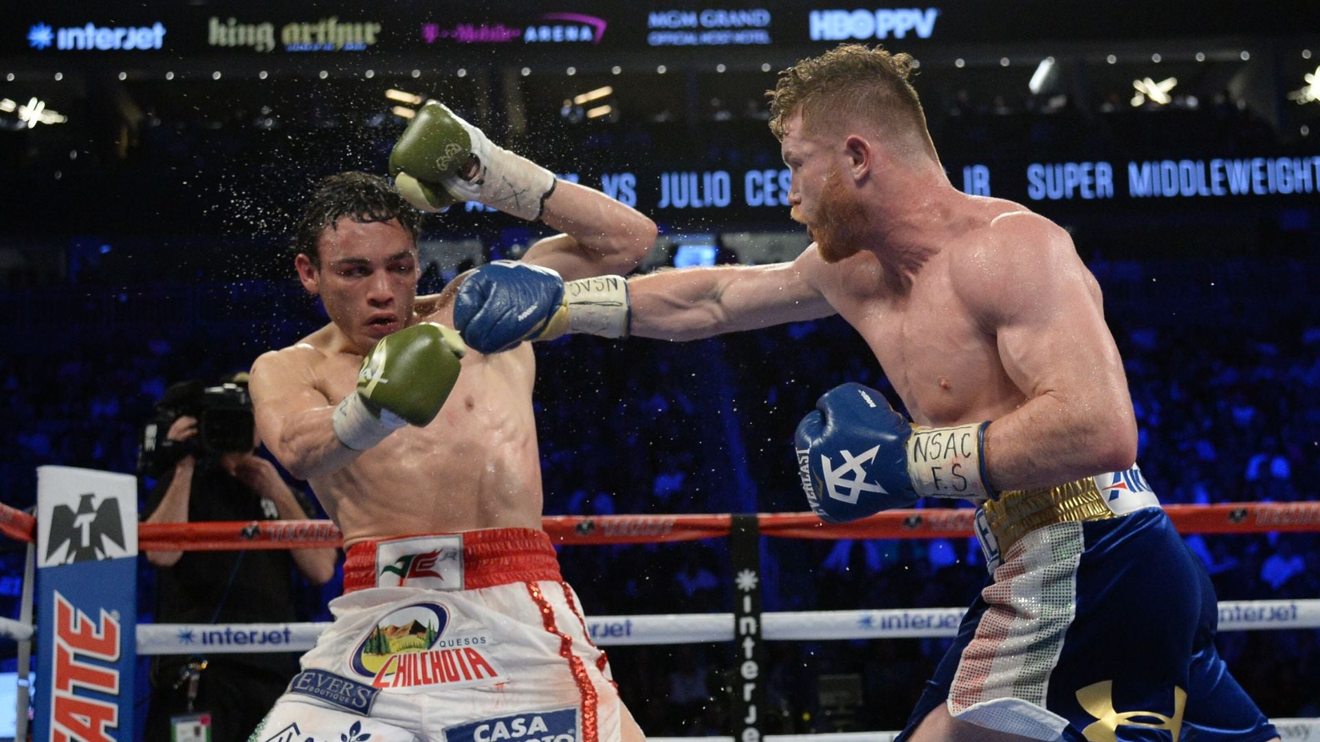 Julio César Chávez Jr. y Canelo se enfrentaron en 2017 (USA Today Sports)