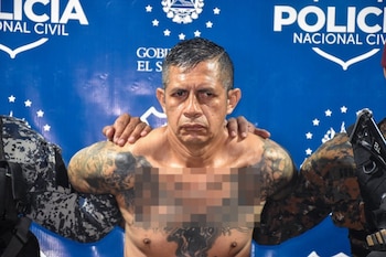 4 de abril de 2022 se detuvo a Noé León López, alias Fantasma, en la colonia Guayacán. Fue uno de los más 5,747 arrestos que reportaron las autoridades. (Foto: Nayib Bukele, Presidente de la República)