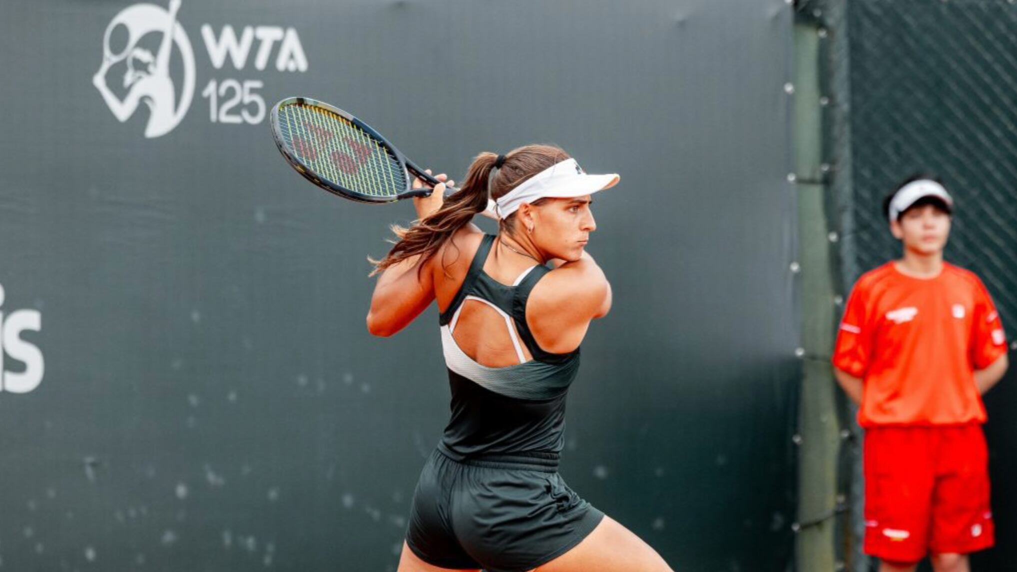 Lourdes Carlé avanzó a cuartos de final del WTA 125 de Mallorca, tras un maratónico encuentro