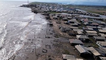 Ayetoro, la ciudad nigeriana que perdió más de la mitad de su territorio ante el Atlántico