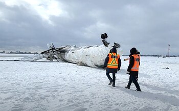 Los 76 pasajeros y 4