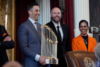 El recién retirado receptor Jason