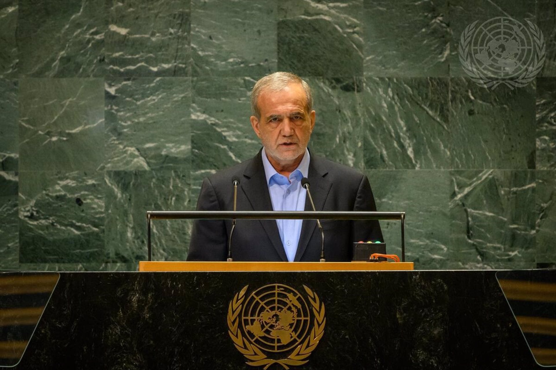 El presidente iraní, Masud Pezeshkian, llegó a Nueva York el martes por la noche, según medios estatales iraníes, y este miércoles pronunciará su discurso ante la ONU por primera vez desde que Estados Unidos e Israel lanzaron ataques contra Irán (EP)