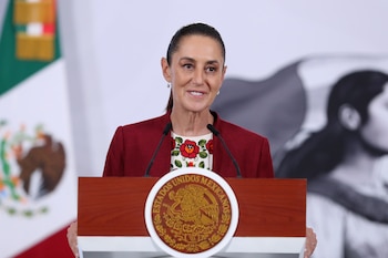 La presidenta de México, Claudia Sheinbaum, habla durante una rueda de prensa este jueves, en Ciudad de México (México). EFE/Mario Guzmán