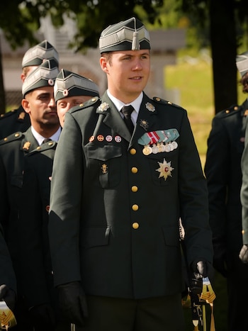 La familia real danesa va a la graduación militar del príncipe Christian (Casa Real)
