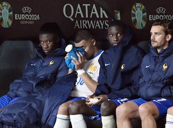 Kylian Mbappé se colocó hielo