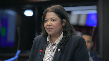 El texto detalla qué pasos seguir, cuándo quedarse en el sitio y cómo ayudar según capacidades, pero guarda un punto sensible sobre la conducta prohibida si alguien prioriza contenido audiovisual (Foto archivo, diputada Elida Yalis Soto, cortesía Senado).