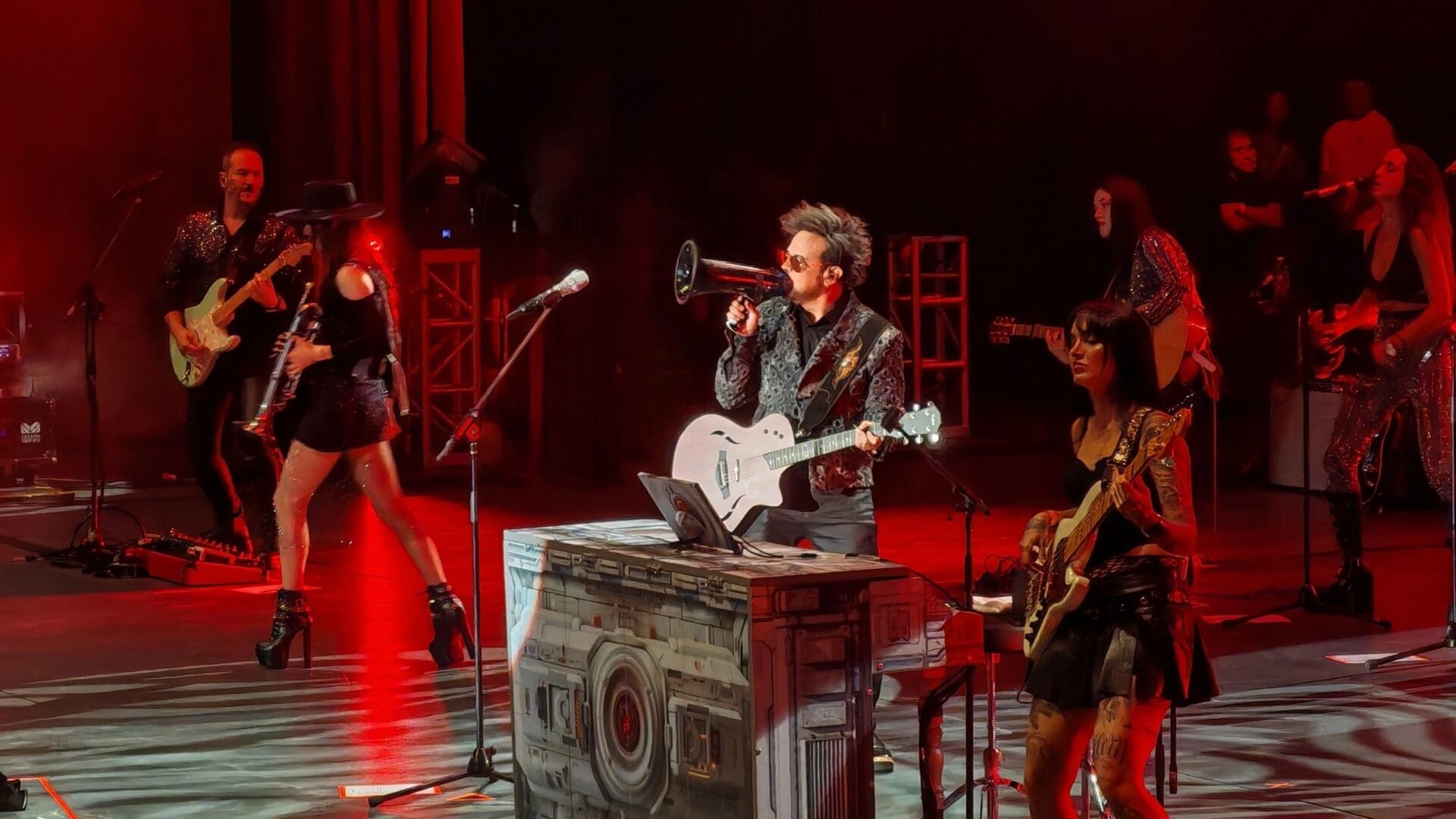 Aleks Syntek celebró 35 años de carrera con un show de tres horas en el Auditorio Nacional. (Soledad Victoria / Infobae México)