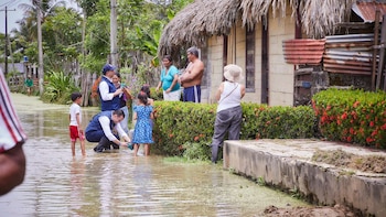 Por riesgo de inundaciones, se