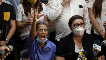 Las madres de dos estudiantes