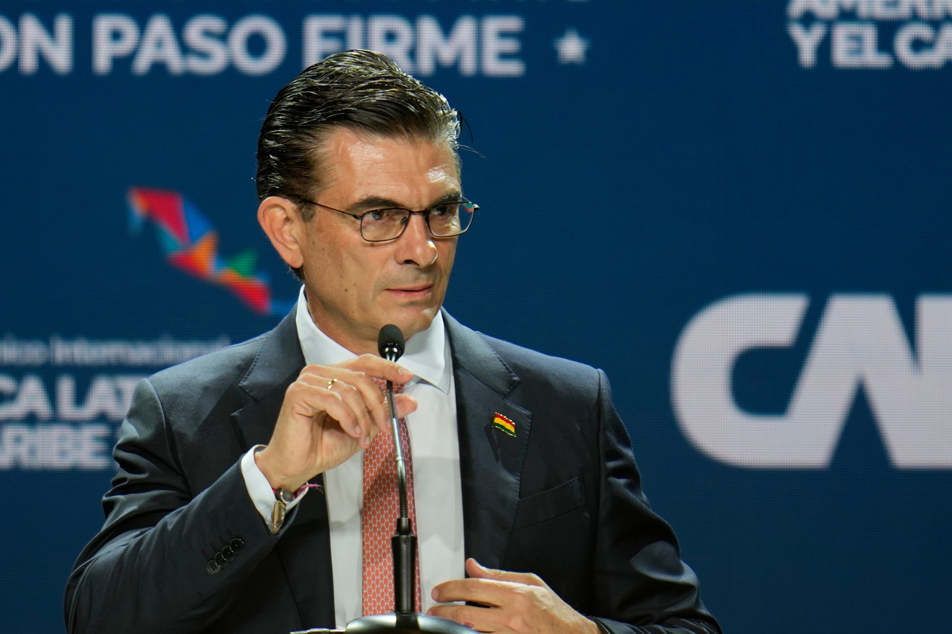 El presidente boliviano, Rodrigo Paz, habla durante un foro económico organizado por el Banco de Desarrollo de América Latina y el Caribe (CAF) en la Ciudad de Panamá, el miércoles 28 de enero de 2026 (Foto AP/Matias Delacroix)