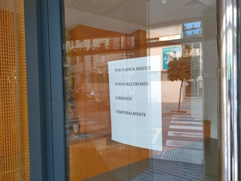 Cartel en la clínica dental