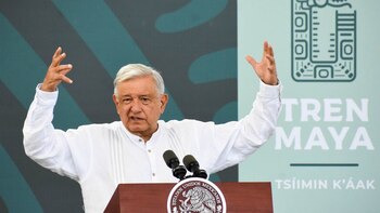 El presidente López Obrador salió en defensa del Tren maya, tras la ola de críticas por sus costos, experiencia y menú