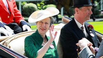 Princesa-Ana-de-Inglaterra-y-Timothy-James-Hamilton-Laurence