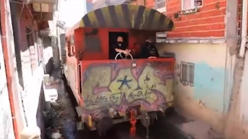 El tren mientras pasa por