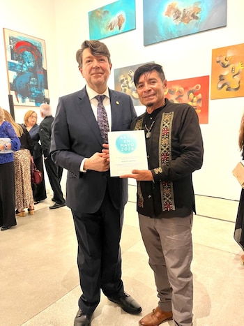 Alberto Merino, artista salvadoreño, participa en la exposición Arte en Mayo, que estará abierta durante todo junio en la Fundación Rozas Botrán de Guatemala./ (Cortesía Alberto Merino)
