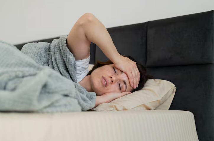 El desajuste del reloj biológico en celebraciones altera las funciones del organismo y modifica el bienestar general (Freepik)