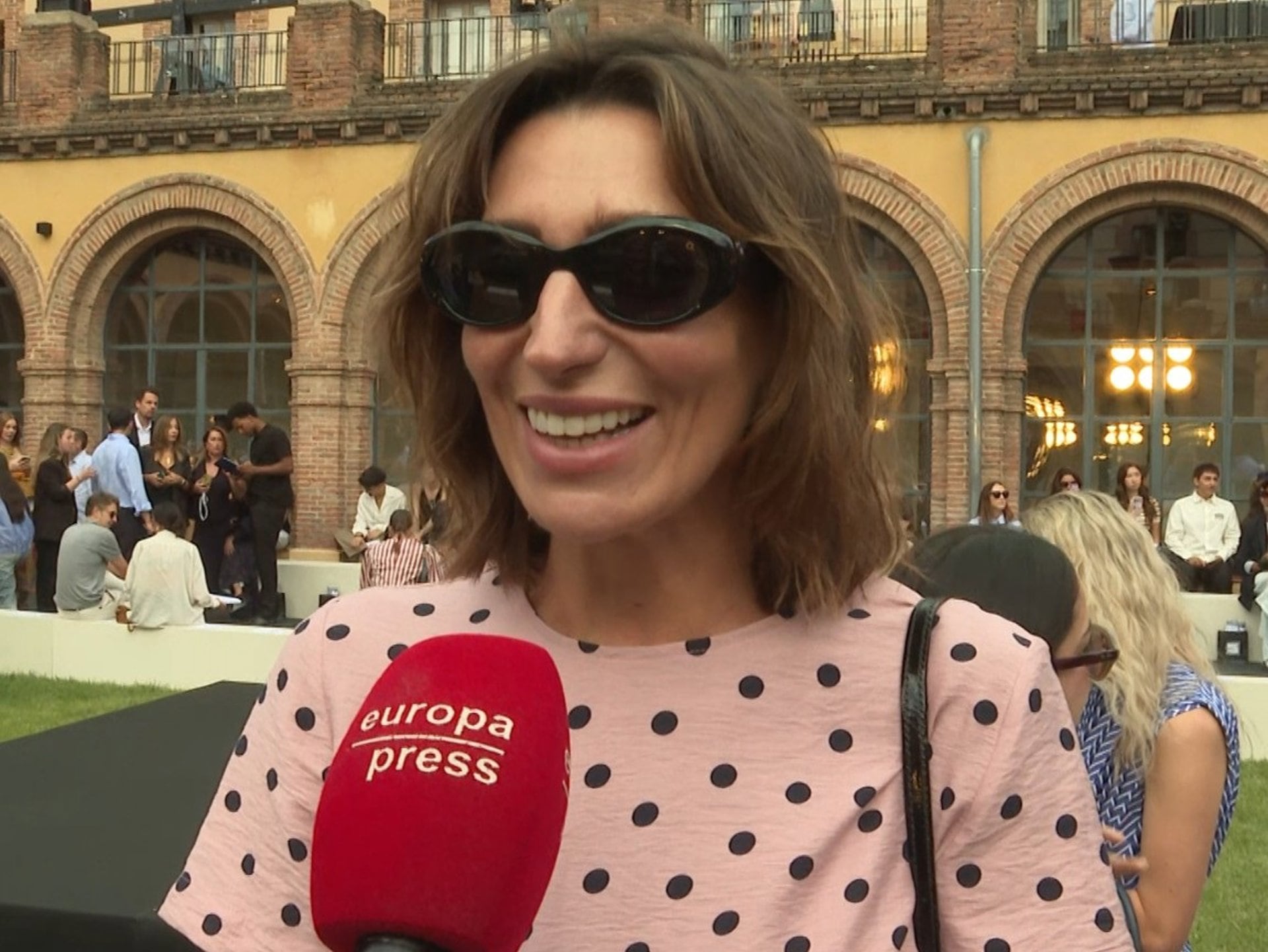 16/09/2026 Eugenia Osborne pone contexto a las polémicas palabras de su padre sobre el amor y habla de su relación con Fabiola.Las últimas declaraciones de Bertín Osborne sobre el amor han vuelto a situar al cantante en el centro de la actualidad. Todo comenzó el pasado mes de agosto, cuando, durante la gala benéfica Starlite Occident, aseguró que llevaba