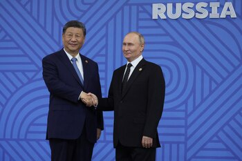 Russia's President Vladimir Putin and Chinese President Xi Jinping take part in an official welcoming ceremony for delegations' heads at the BRICS summit in Kazan, Russia, 23 October 2024. MAXIM SHIPENKOV/Pool via REUTERS