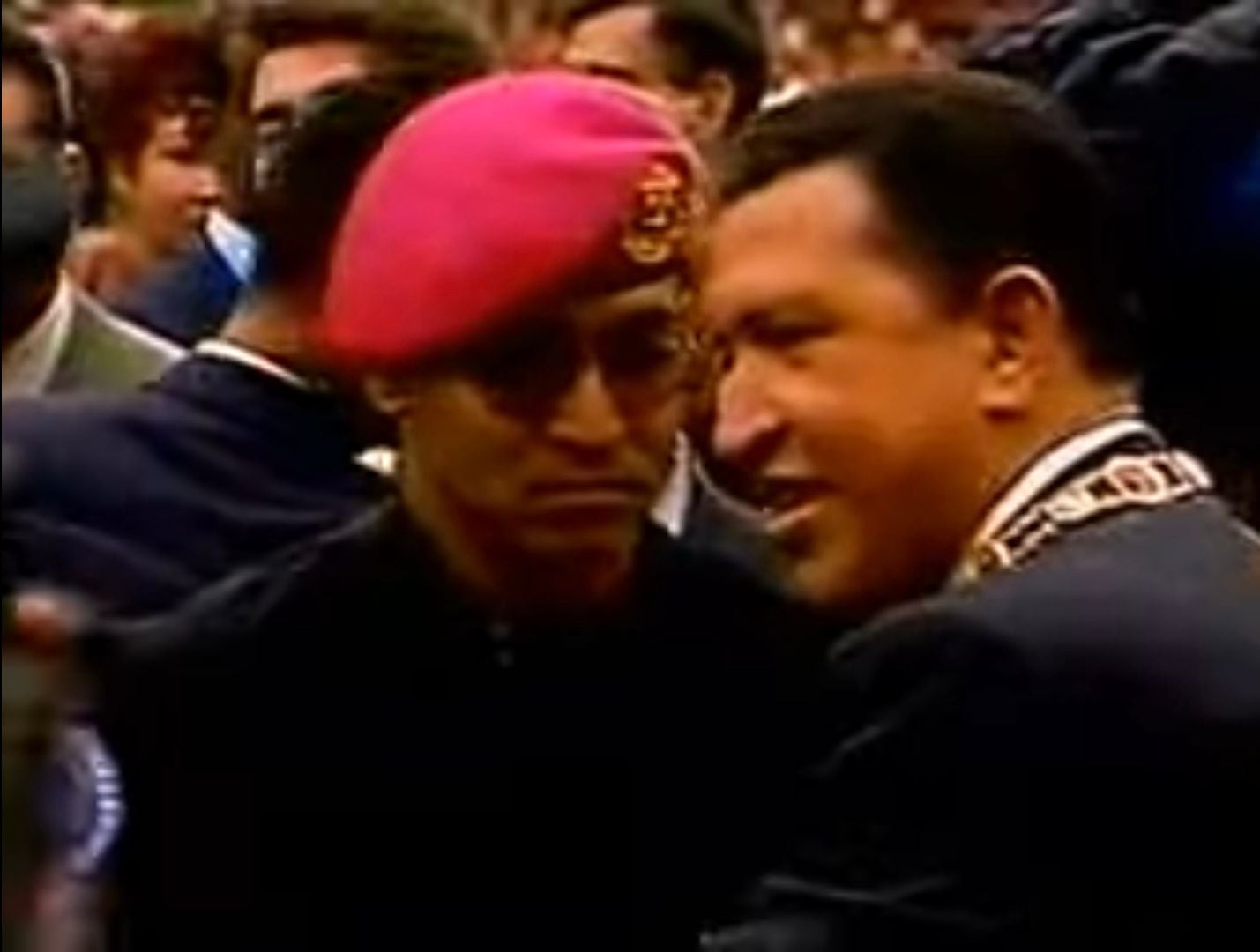 Milton Revilla, en una foto de archivo con Hugo Chávez. En esa reunión el militar le anunció que esperaba su primer hijo