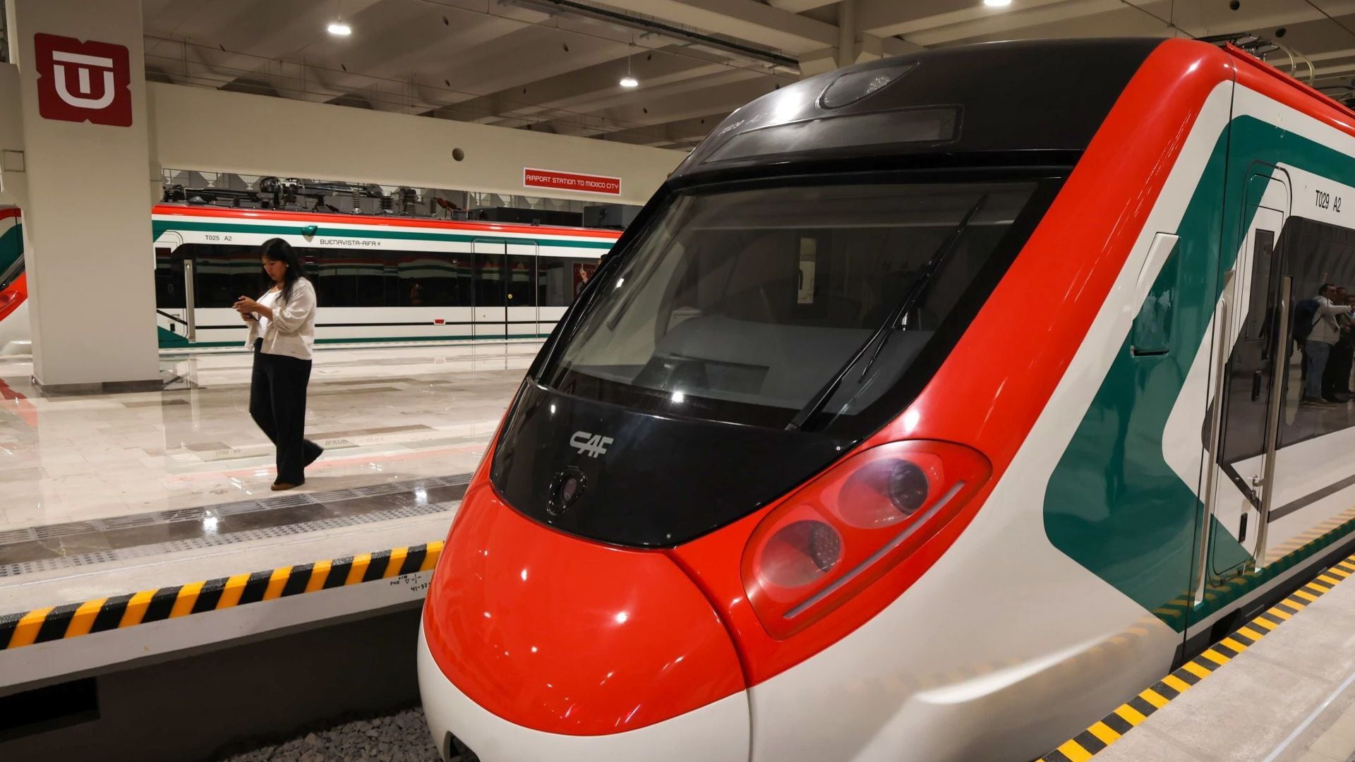 El Fonadin operará el tren que unirá Buenavista con el AIFA en una ruta de más de 6 estaciones; arrancará con al menos 10 trenes eléctricos y la vigencia de la asignación es indefinida. (FOTO: PRESIDENCIA/CUARTOSCURO.COM)
