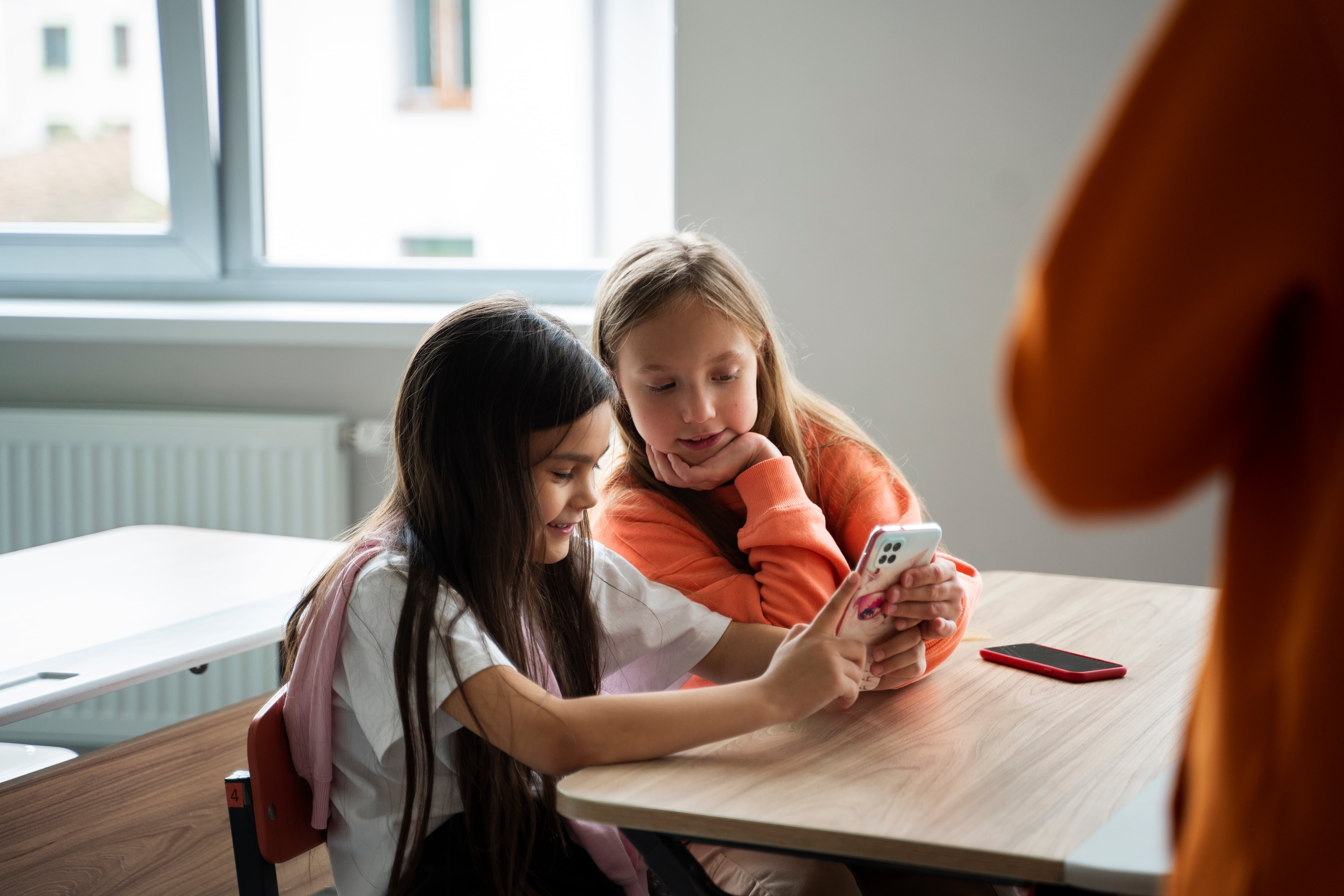 Generación Z y celulares: cómo la sobreestimulación afecta la atención y el aprendizaje de los jóvenes