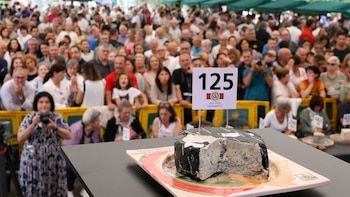 Un restaurante gijonés paga 37.500 euros por el mejor queso Cabrales del año, que también se podrá probar en tres sidrerías de Madrid