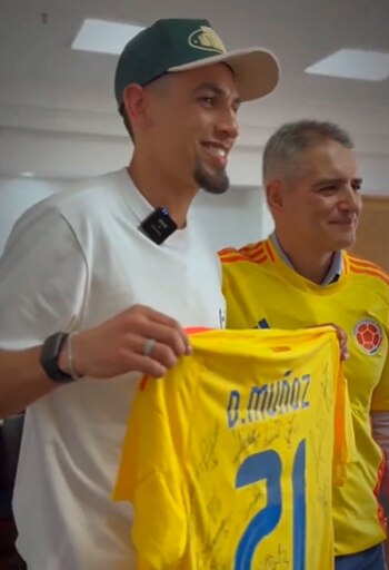 Daniel Muñoz le regaló dos