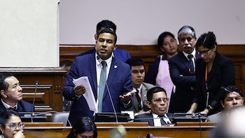Diputado Ernesto Zunini, molesto, se enfrenta a fujimorista Cecilia Chacón en el pleno: “¡Yo no soy del Movadef!"