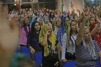Las fieles en una ceremonia