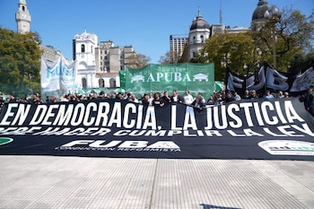 La UBA - clases públicas en Plaza de Mayo