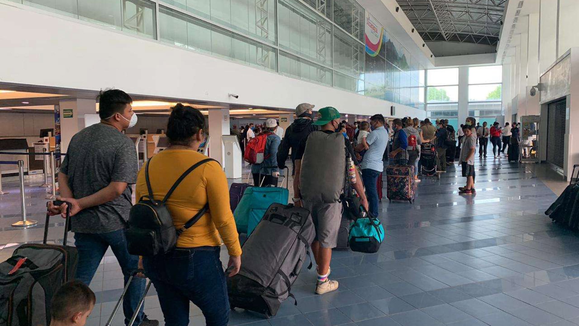 Hasta hace unos días, el aeropuerto de Managua era el punto de partida para miles de cubanos de su viaje por tierra hacia Estados Unidos. (Foto archivo)