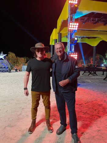 Con su primera foto, Salinas