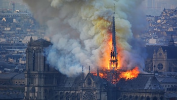 Notre Dame, entre el infierno y la ilusión: el incendio que arrasó su historia, la carrera contrarreloj y la reapertura bajo la lluvia