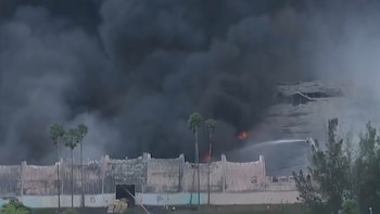 Incendio en Miami-Dade obliga al