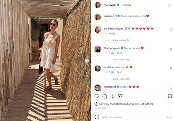 El vestido corto con crochet y encaje, uno de los looks más celebrados del viaje