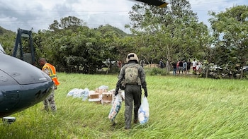 El Ministerio de Seguridad Pública de Panamá informó que el puente aéreo movilizó alimentos, agua embotellada y artículos de primera necesidad entre el 10 y el 11 de octubre, mientras habitantes de poblaciones apartadas continuaban solicitando asistencia. Cortesía