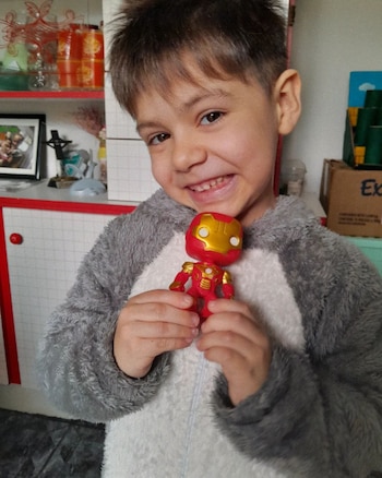 Ciro y un muñeco de