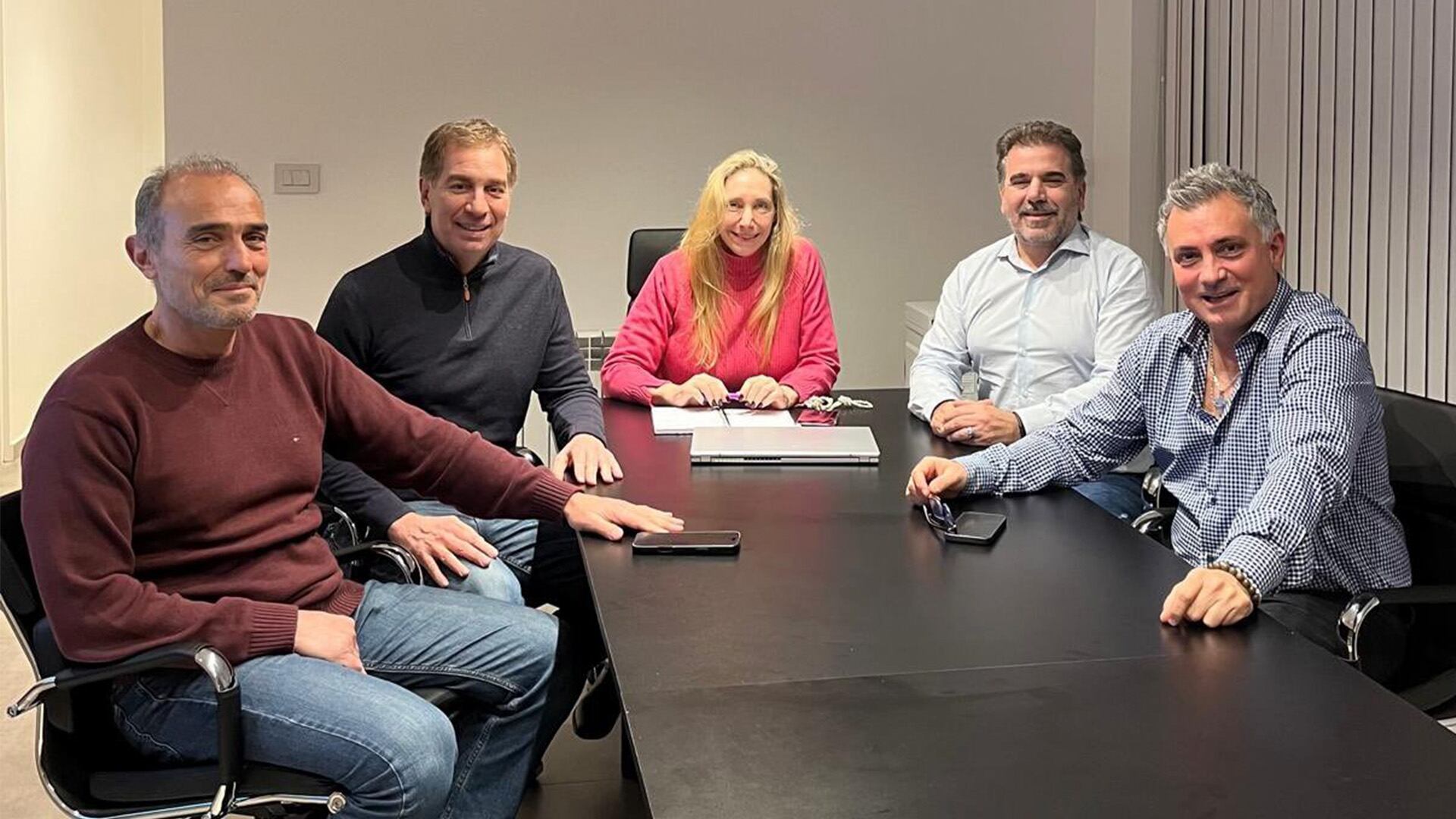 La foto de unidad que difundieron el sábado por la noche desde el PRO y LLA.