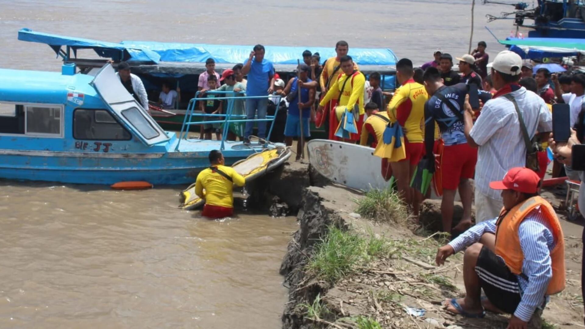 Tragedia en Ucayali: Buzos de la Marina y PNP continúan labores de búsqueda de las víctimas de Iparía