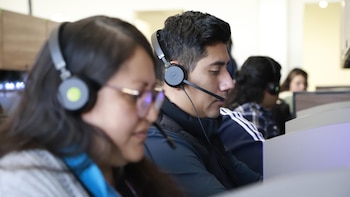 Programas sociales disparan llamadas: Línea