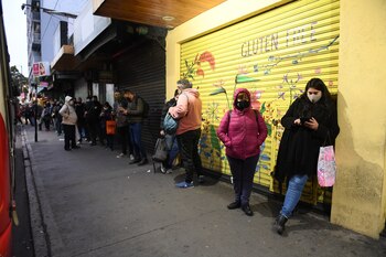 Las filas para tomar un